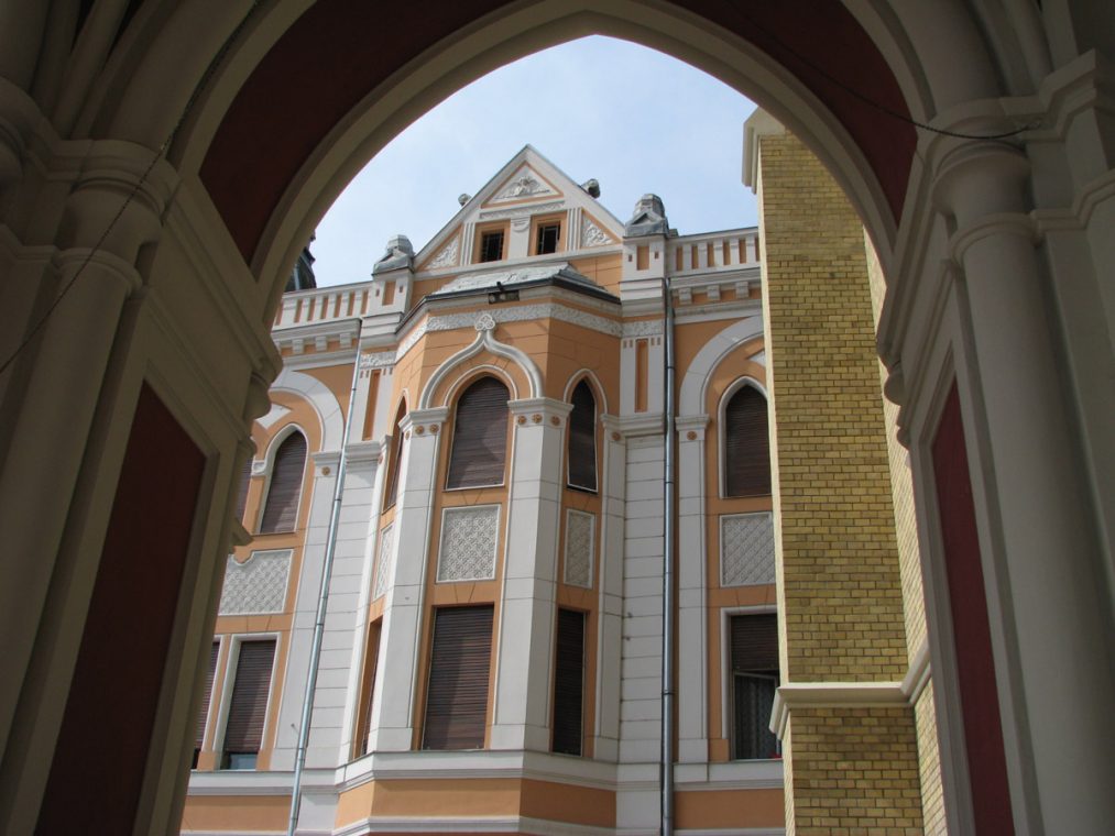 Pogled iz portika katedrale