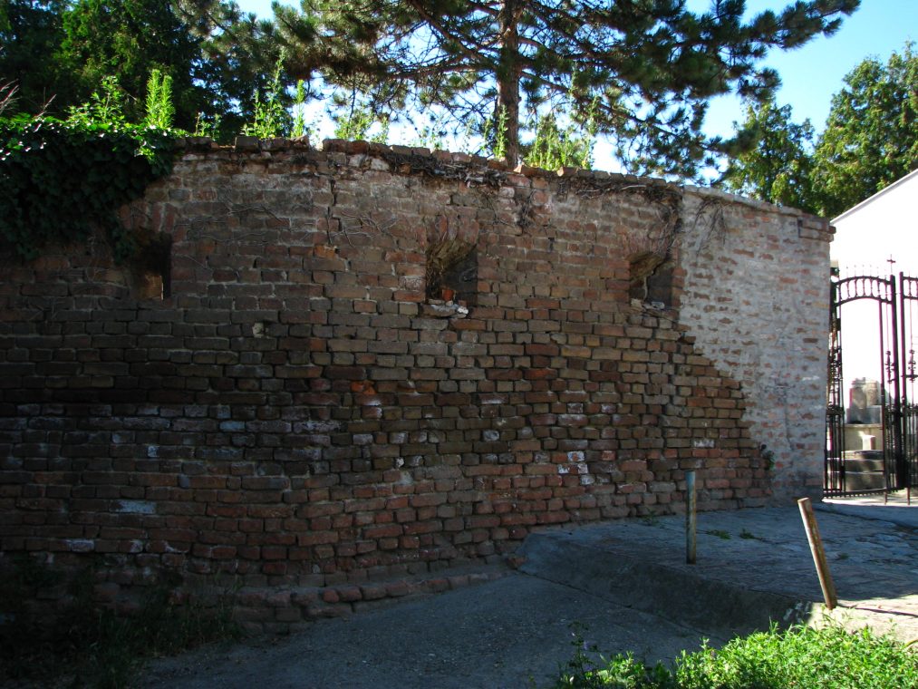 Ostaci Taurunuma, danas zidine zemunskog groblja